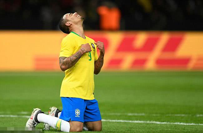 罗纳尔多谈巴西队大名单,罗纳尔多把巴西提升到5星