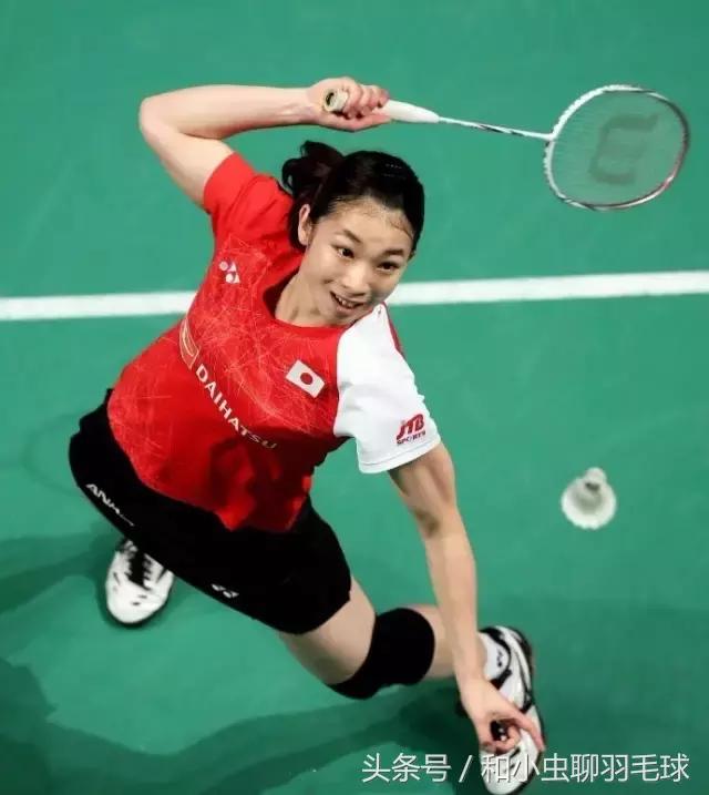 高远球只能打高打不远,高远球需要绕头顶一圈吗