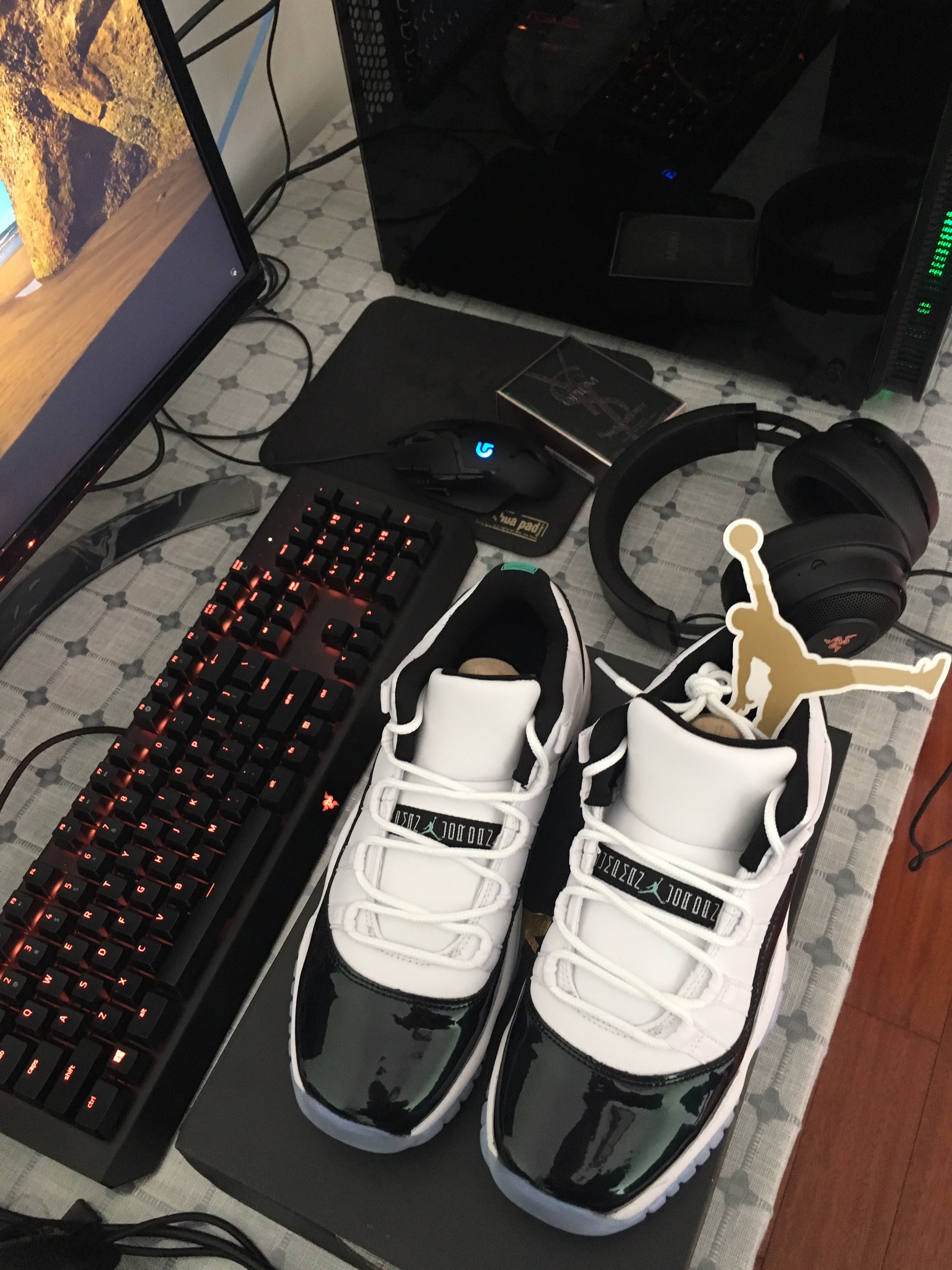 球鞋aj11变色龙复活节灰,aj11复活节鉴别方法