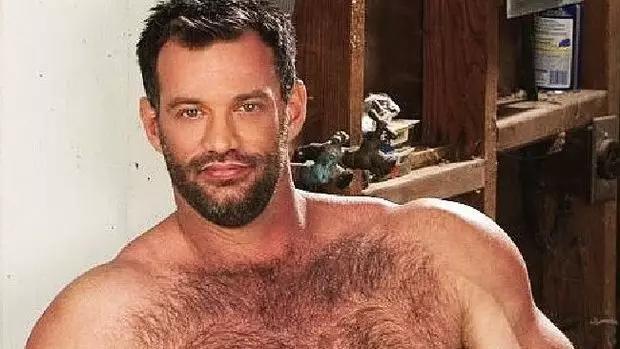 外国小哥看*片A**正爽,突然!发现男主角竟是自己数学老师!