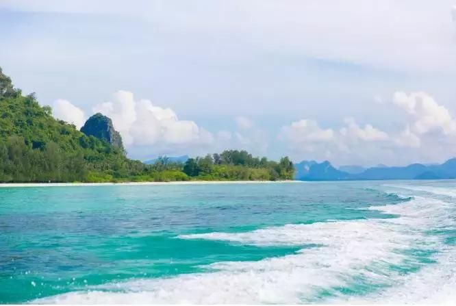 银行卡钱被盗保险怎么赔,银行卡在境外被盗刷该谁理赔