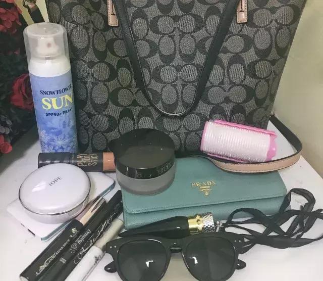 翻包行动|我居然在职场精英小姐姐的包里发现了。。。