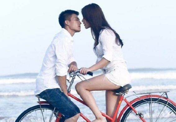 井柏然倪妮甜蜜情侣装,最喜欢哪位明星的穿搭风格