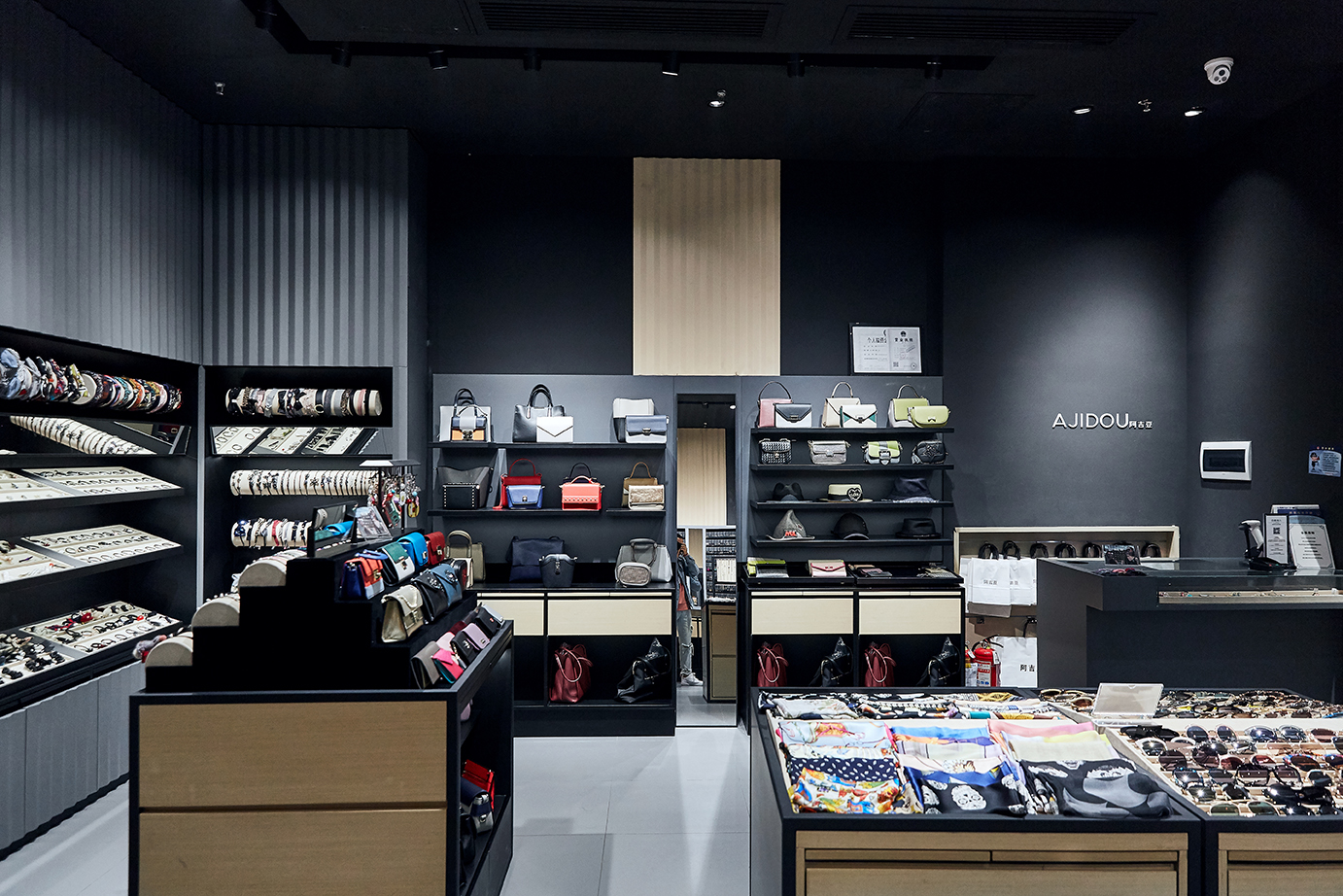 AJIDOU阿吉豆携手迪士尼，共赴上海时装周闪耀派对