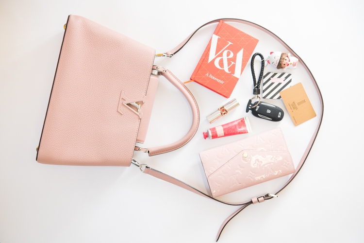 我们翻遍了300名员工的私人包价值¥100000000没别的就是壕！