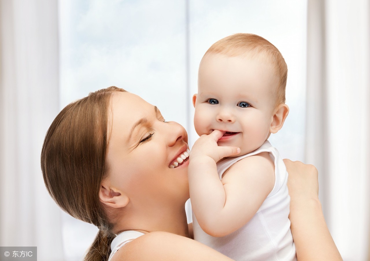 心疼湿疹反复折磨宝宝,宝宝湿疹老是反复妈妈要忌口吗