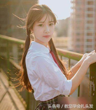 穿长牛仔裙怎么扎头发好看甜美,气质中长发发型女生怎么扎