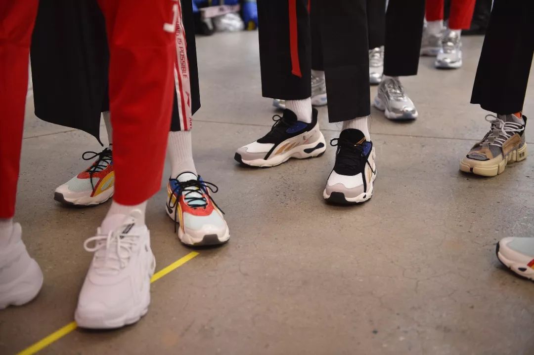 李宁外国网红,李宁品牌直播李宁带货