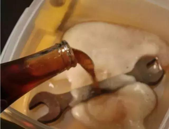 可乐清除水锈,可乐能洗干净茶锈吗