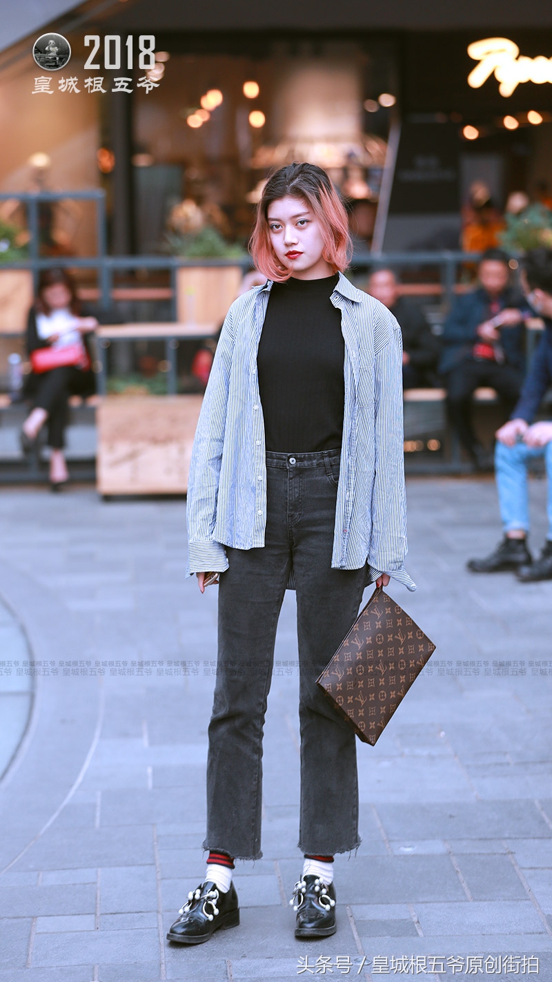 春季照着穿减龄时髦又优雅,热门女生春天这样穿真的很减龄