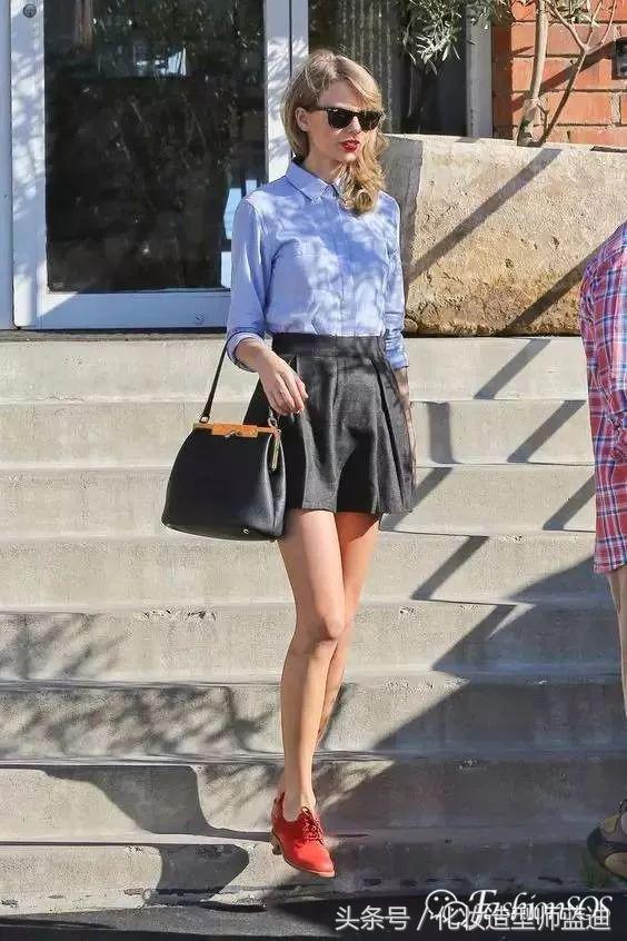 圆领卫衣长款百褶裙搭配图女款,百褶裙搭配卫衣搭配丝袜乐福鞋