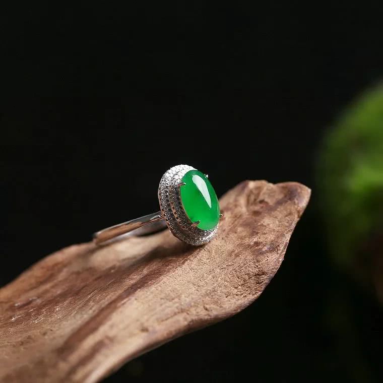 戴翡翠戒指对身体有什么好处,翡翠戒指戴什么寓意好呢