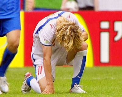 06世界杯内德维德,内德维德惊天一跪欧洲杯