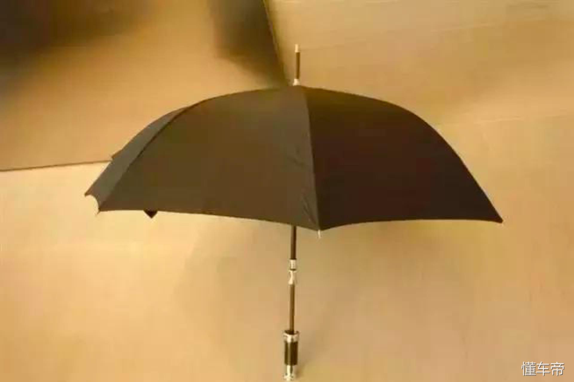 这把雨伞比YEEZY还贵？价值一万，揭秘劳斯莱斯前门雨伞，装X利器