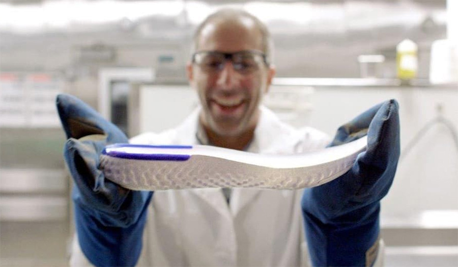 nike和adidas谁的脚感更舒服,耐克和阿迪鞋质量哪个更好