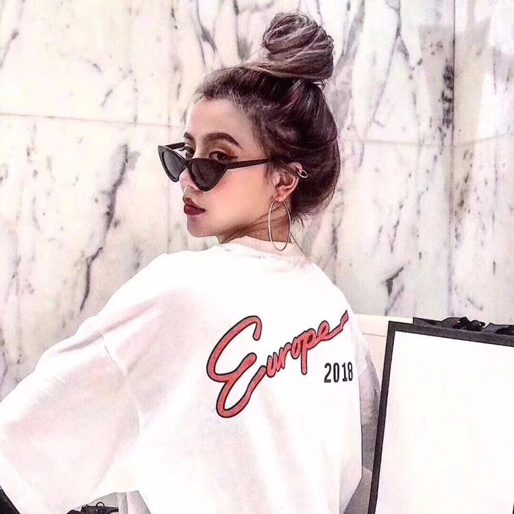 今年流行的ins风短袖t恤,日系潮牌超火ins宽松短袖t恤