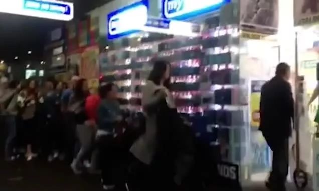 天没亮就来排队,天没亮就出门排队