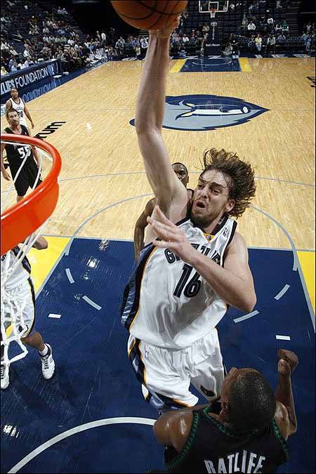 现役十大中锋霍华德,09年东决g1霍华德和詹姆斯数据