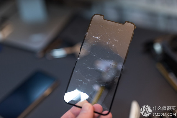 iphone手机一般推荐什么钢化膜,iphone手机原装膜好还是钢化膜好