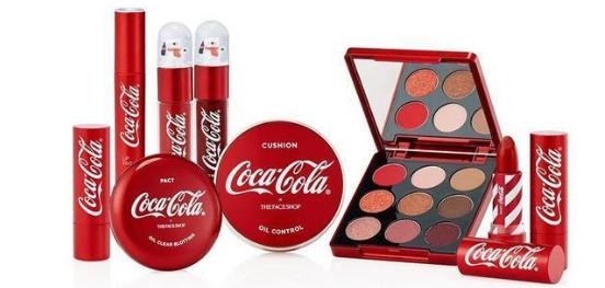 可口可乐与一个牌子联名的t恤,可口可乐联名短袖