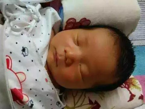 月嫂育婴师新生儿黄疸护理方法,月嫂怎样护理生理性黄疸