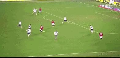 外媒评c罗超远吊射神仙球,c罗惊世倒钩足球小将