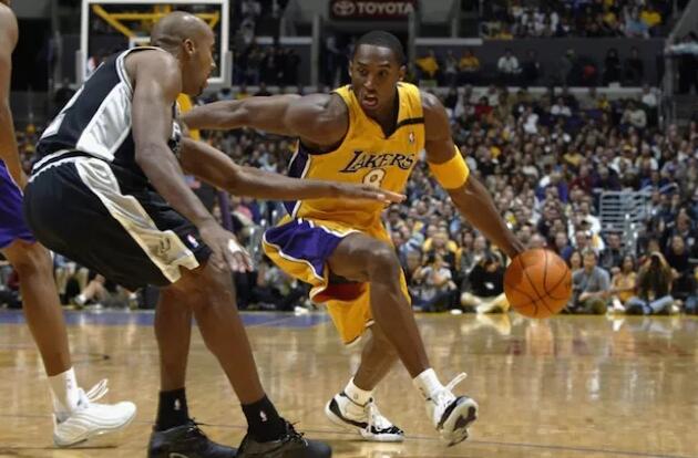 科比黑曼巴战靴,回忆科比经典