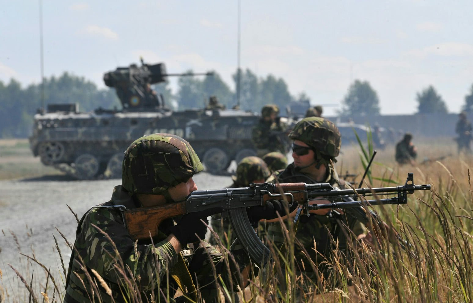 俄罗斯攻击北约空天军据点,美军对抗俄罗斯军队