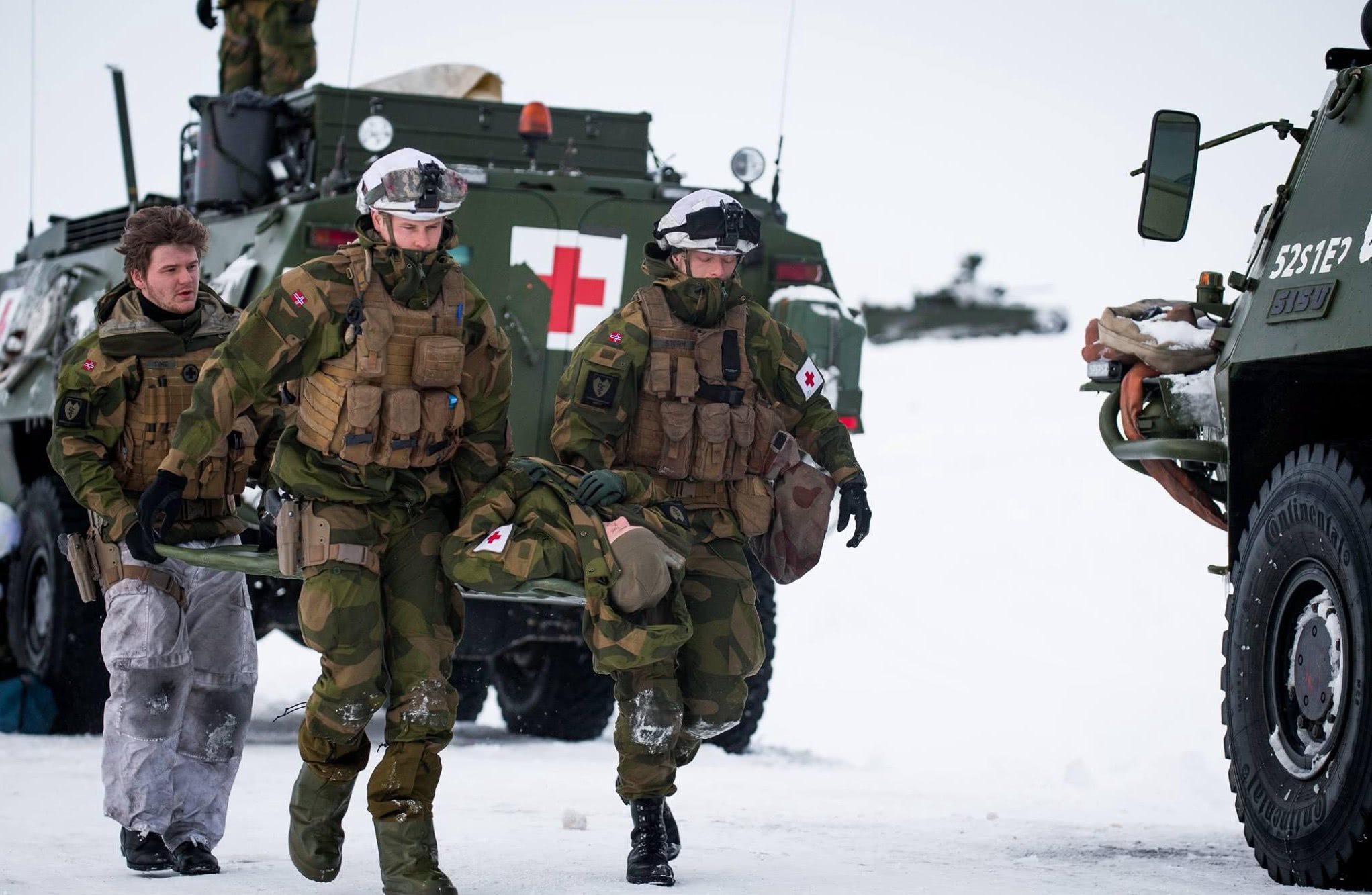 俄罗斯攻击北约空天军据点,美军对抗俄罗斯军队