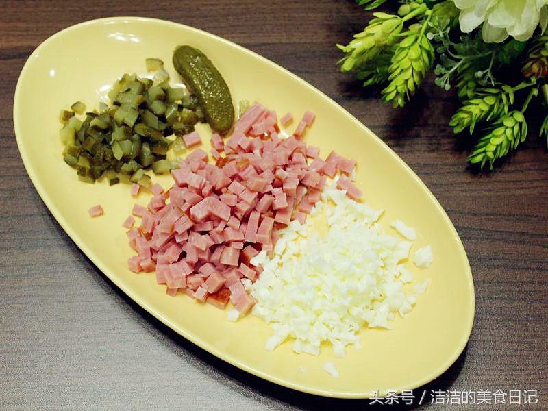 2分钟就能完成的早餐三明治，有鸡蛋还有土豆泥，味道超级赞