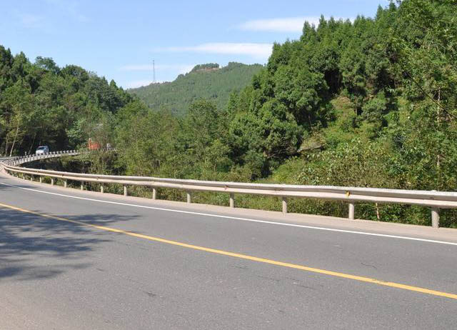 高速护栏板标准规格,护栏板规格