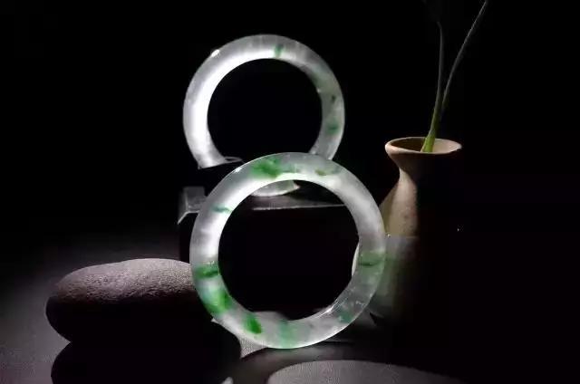 最美的翡翠玉手镯,最美玉手镯各种款式