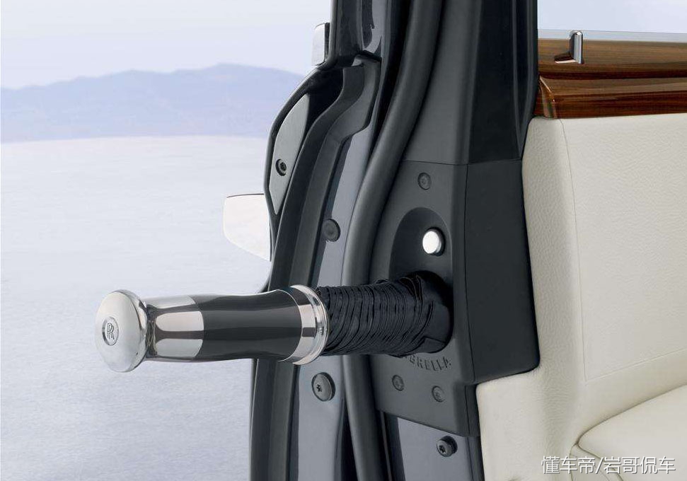 劳斯莱斯的一把雨伞值多少钱,劳斯莱斯车上的一把雨伞