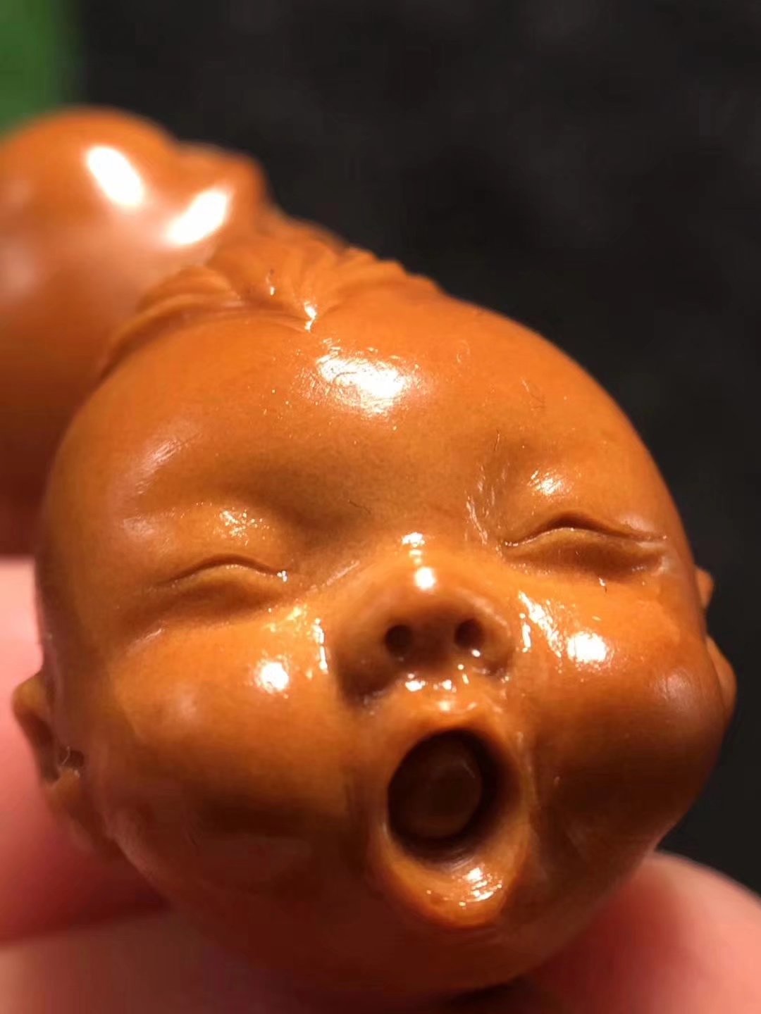 橄榄核雕有哪些套路,橄榄核小籽雕刻师