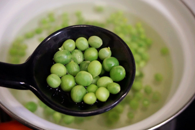 治脚气，先要肠胃调理顺，四月常吃这种能量菜，食补效果立竿见影