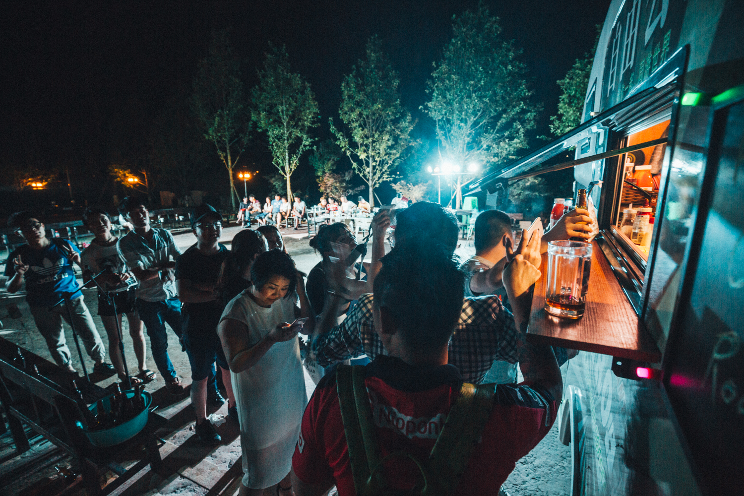 90后杂粮煎饼摆摊三轮车,90后摆摊卖早餐三明治寿司