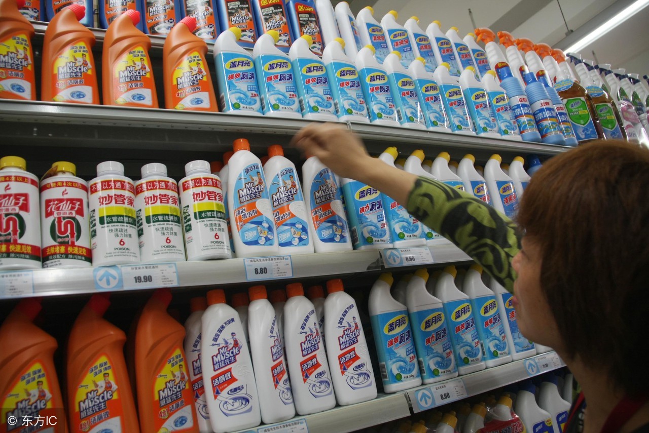 车生锈洗车店里能弄吗,汽车亮条老生锈