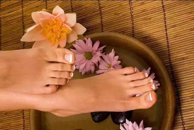 熬中药的药渣还有什么作用吗,喝中药的药渣怎么处理