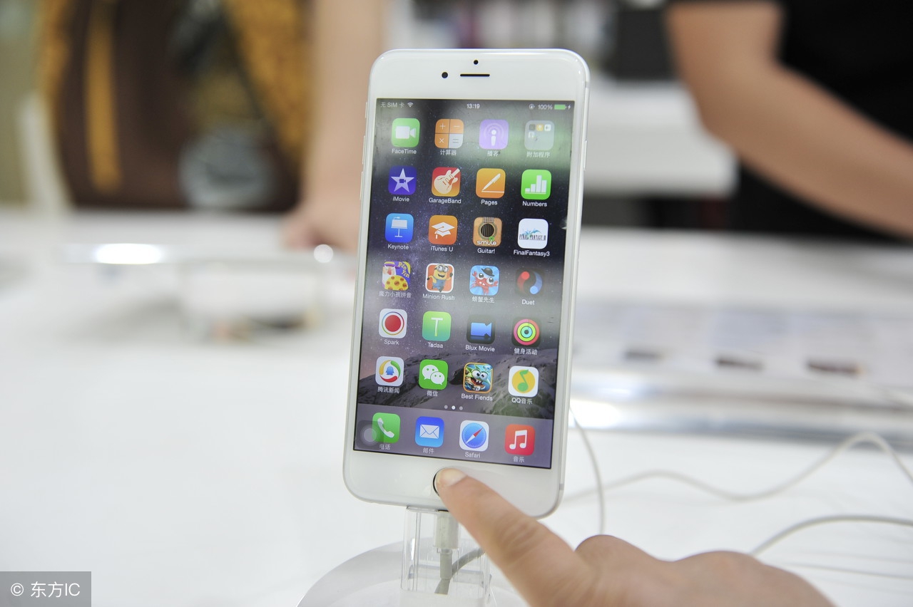 同样是爆出“闪存门”，为什么苹果得到了宽容，华为却不被原谅？