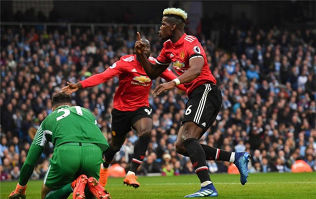 曼联一个点球三张红牌,曼联被绝杀原因