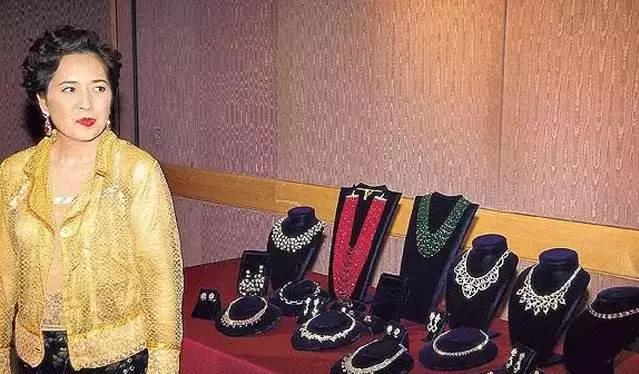 香港十大枭雄刘銮雄炒股,刘銮雄如何从股市狙击手变为港姐