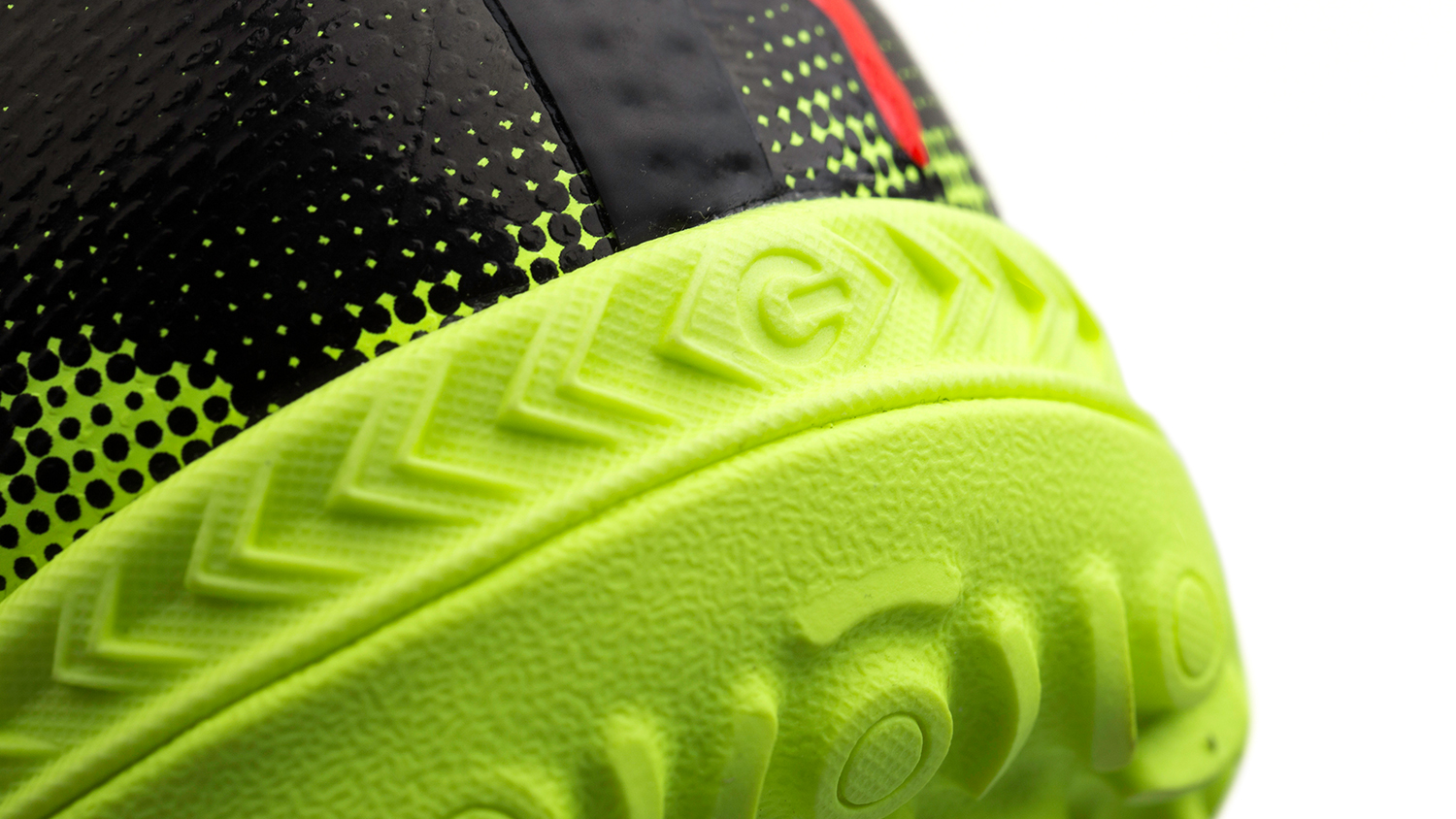 足球鞋美津侬和亚瑟士缓震,足球鞋中底软会怎么样