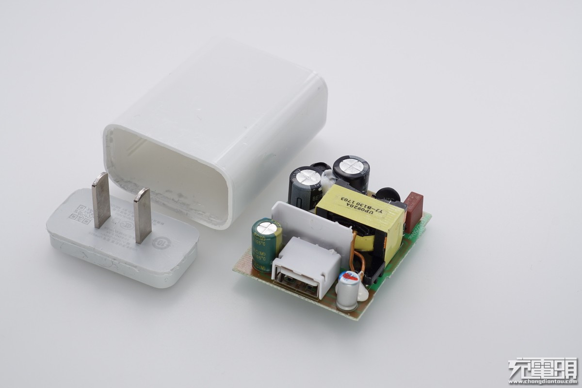 魅族充电器二换一,魅族原装充电器拆解