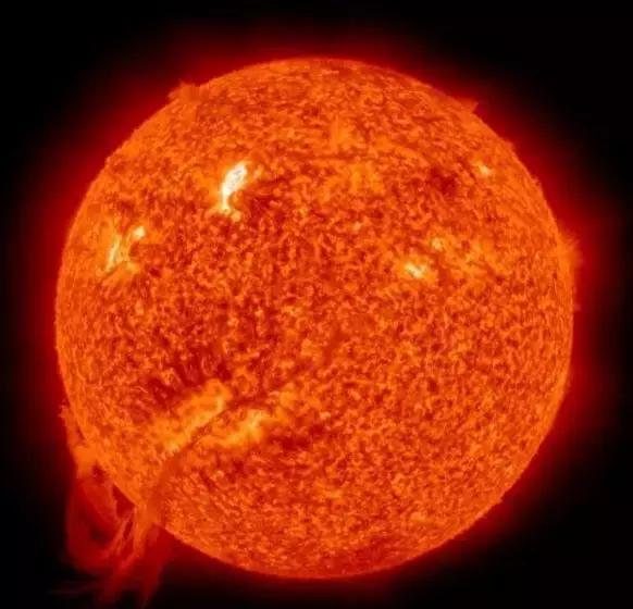 今天的太阳很特别,网友调侃:有妖怪!懂的人笑了:日晕三更雨