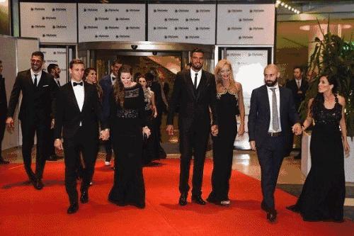 31岁篮球天才娶大10岁二婚妻子,球王娶了一个一米八的老婆