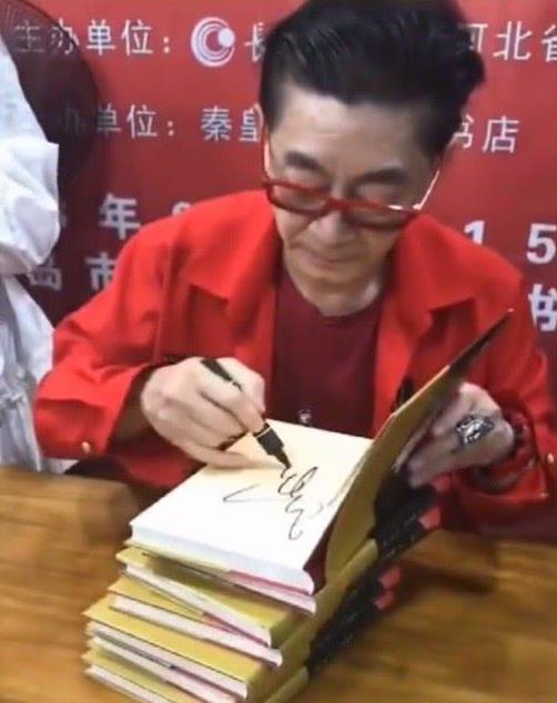 六小龄童避评周星驰,周星驰如何回应六小龄童