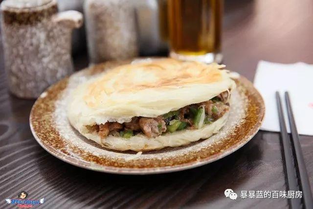 这家店用六星级面粉做凉皮配东北鸡架爆好吃,一般人还不让加盟…