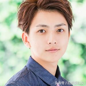 看一下自己的脸型配什么样的发型,如何看自己的脸型配什么发型