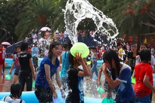 对不起！我要请假回家过泼水节，不然我们寨子要输了！