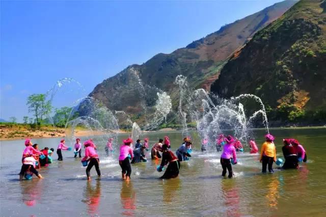 对不起！我要请假回家过泼水节，不然我们寨子要输了！